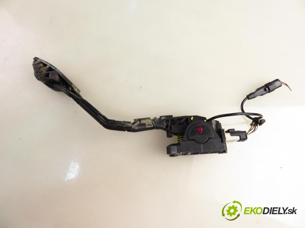 PEUGEOT 407 (6D_) SEDAN 2005 80,00 1.6 HDi 110 - 9HZ (DV6TED4) 1560,00 potenciometr plynového pedálu 9650341780 ; 0280755012 ; F00C3P2335 (Pedály)