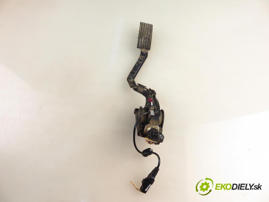 PEUGEOT 407 (6D_) SEDAN 2005 80,00 1.6 HDi 110 - 9HZ (DV6TED4) 1560,00 potenciometr plynového pedálu 9650341780 ; 0280755012 ; F00C3P2335 (Pedály)