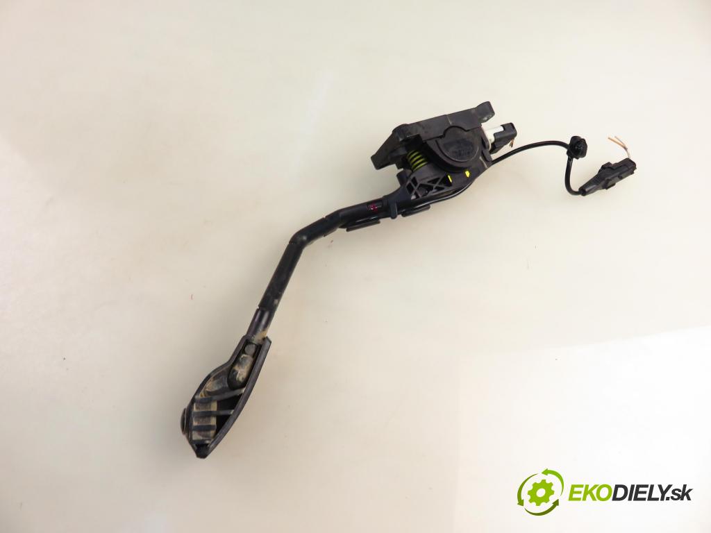 PEUGEOT 407 (6D_) SEDAN 2005 80,00 1.6 HDi 110 - 9HZ (DV6TED4) 1560,00 potenciometr plynového pedálu 9650341780 ; 0280755012 ; F00C3P2335 (Pedály)
