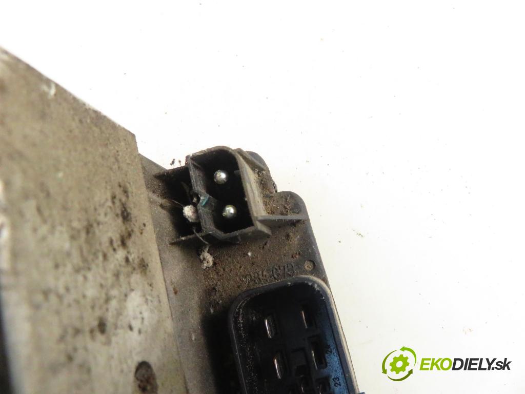 VW GOLF III Variant (1H5) KOMBI 1996 74,00 1.6 - AEK 1595,00 Pumpa ABS 3A0907379 ; 10094603003 ; 10020400174 (Pumpa ABS)