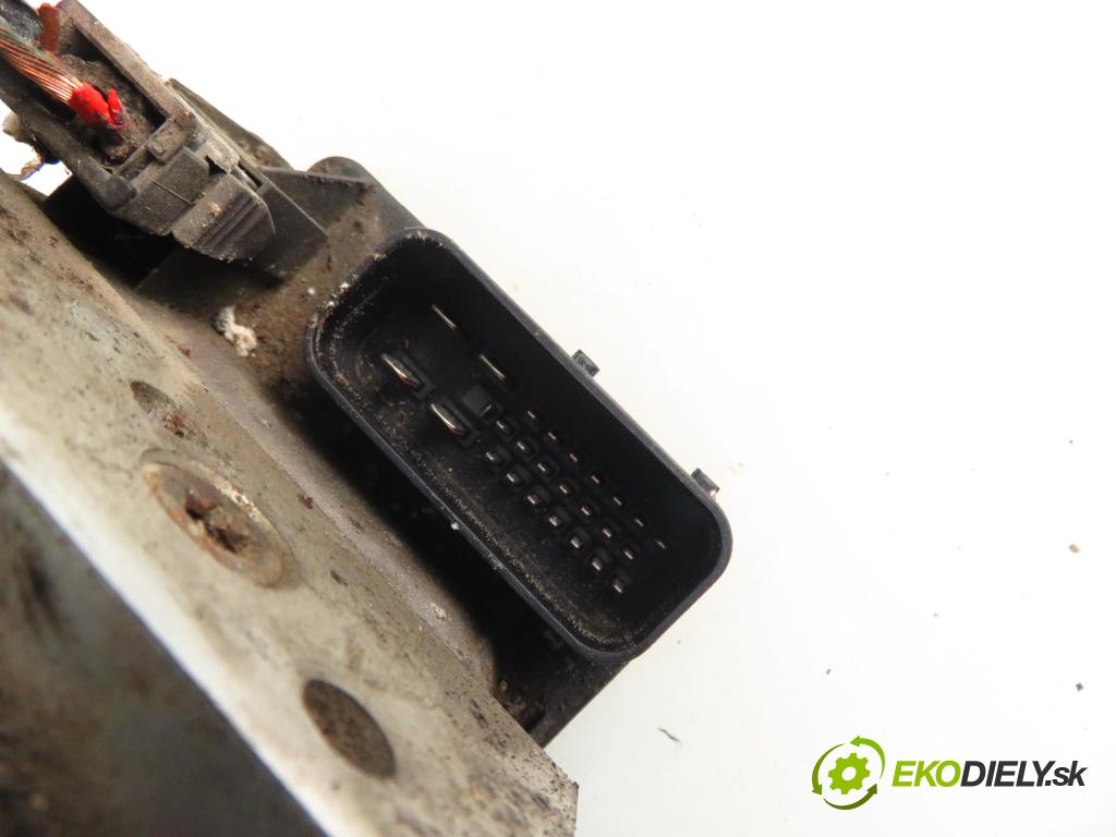VW GOLF III Variant (1H5) KOMBI 1996 74,00 1.6 - AEK 1595,00 Pumpa ABS 3A0907379 ; 10094603003 ; 10020400174 (Pumpa ABS)