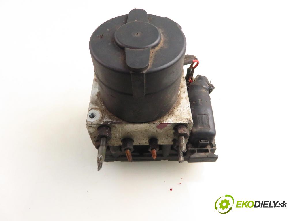 VW GOLF III Variant (1H5) KOMBI 1996 74,00 1.6 - AEK 1595,00 Pumpa ABS 3A0907379 ; 10094603003 ; 10020400174 (Pumpa ABS)