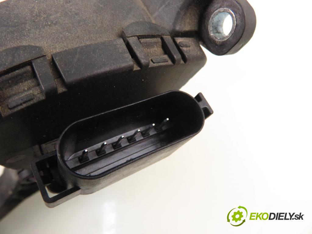 FORD C-MAX (DM2) MINIVAN 2009 80,00 1.6 TDCi - G8DB 1560,00 potenciometr plynového pedálu 3M519F836AH ; 6PV00864136 (Pedály)