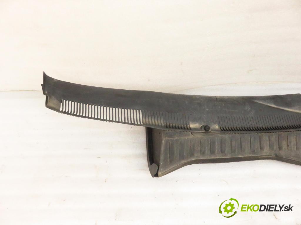 OPEL CORSA C (X01) HB 2005 44,00 1 - Z 10 XEP 998,00 Torpédo, plast pod čelné okno 09116435 (Torpédo (plast pod čelným sklom))