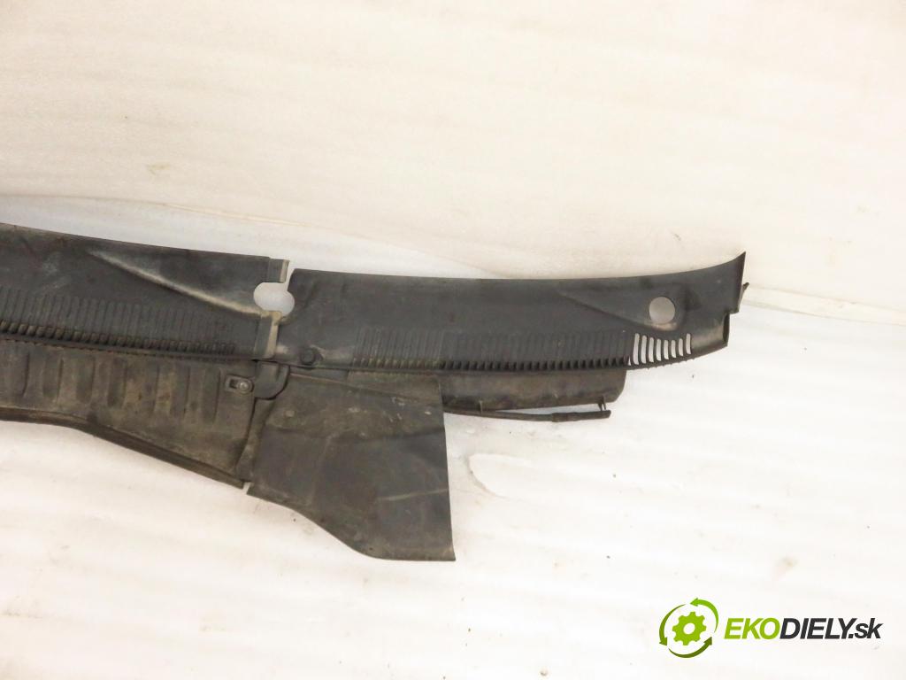 OPEL CORSA C (X01) HB 2005 44,00 1 - Z 10 XEP 998,00 Torpédo, plast pod čelné okno 09116435 (Torpédo (plast pod čelným sklom))