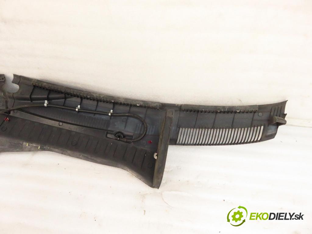 OPEL CORSA C (X01) HB 2005 44,00 1 - Z 10 XEP 998,00 Torpédo, plast pod čelné okno 09116435 (Torpédo (plast pod čelným sklom))