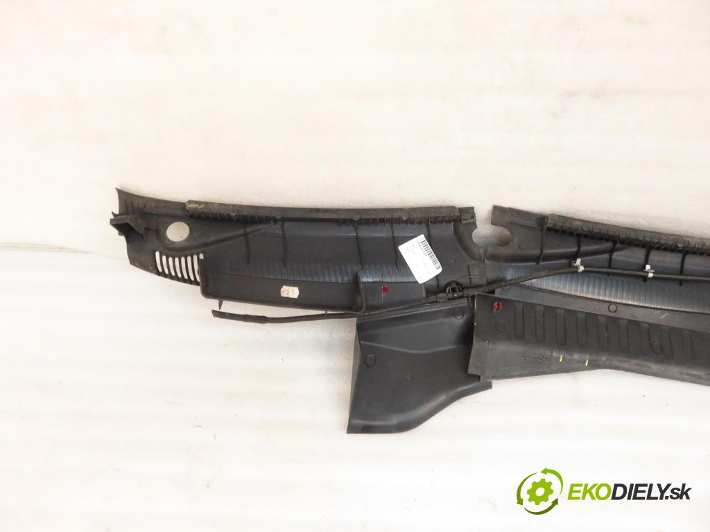 OPEL CORSA C (X01) HB 2005 44,00 1 - Z 10 XEP 998,00 Torpédo, plast pod čelné okno 09116435 (Torpédo (plast pod čelným sklom))