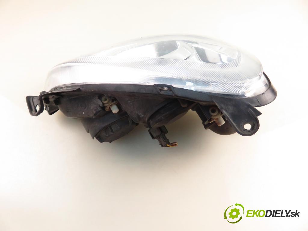 OPEL CORSA C (X01) HB 2002 43,00 1.0 12V 58 - Z 10 XE 973,00 světlo PP