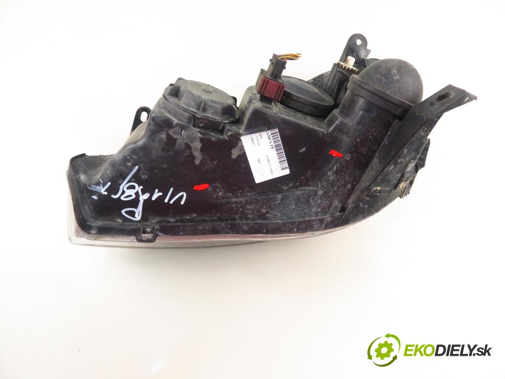 OPEL CORSA C (X01) HB 2002 43,00 1.0 12V 58 - Z 10 XE 973,00 světlo PP