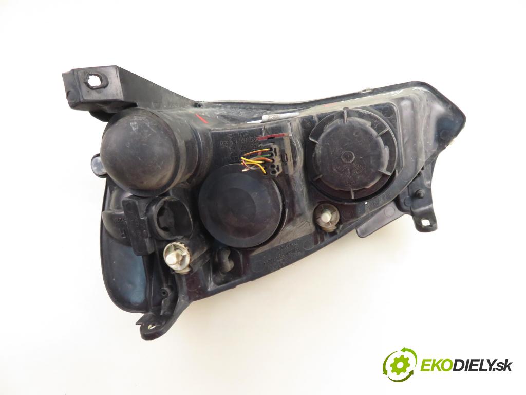 OPEL CORSA C (X01) HB 2002 43,00 1.0 12V 58 - Z 10 XE 973,00 světlo PP