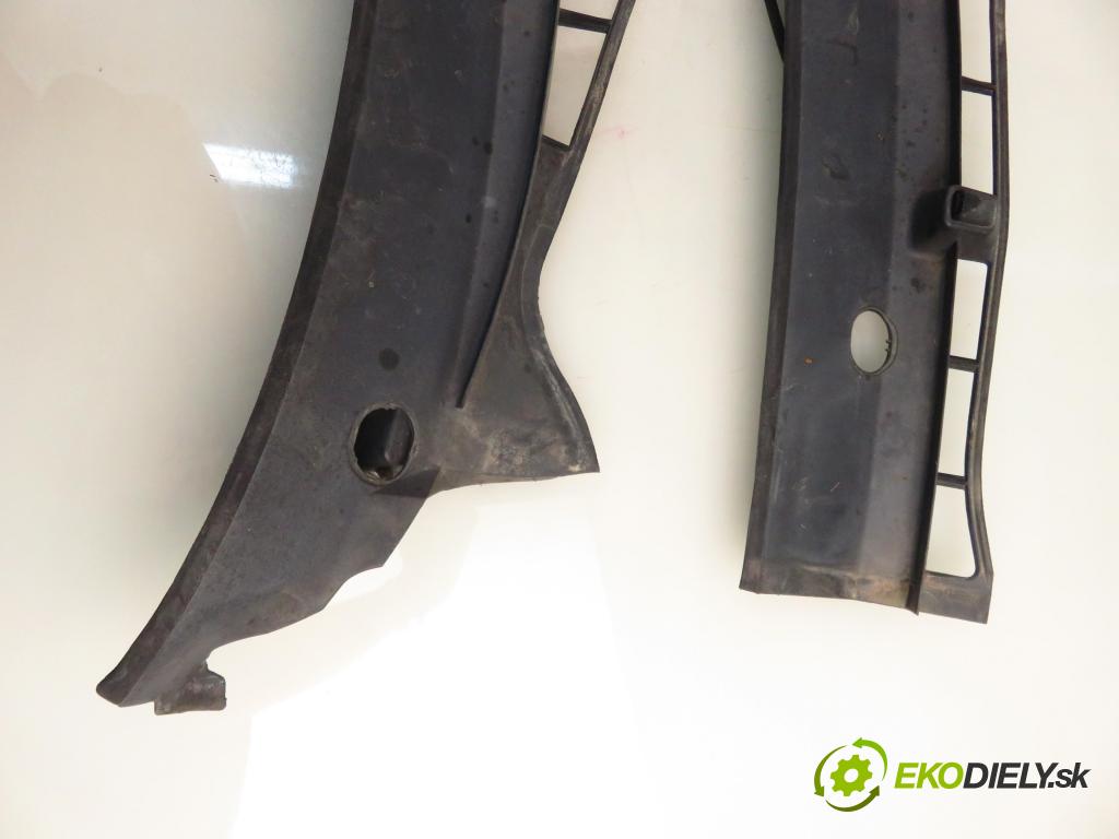 SKODA OCTAVIA I (1U2) LIFTBACK 2003 66,00 1.9 TDI - ALH 1896,00 Torpédo, plast pod čelné okno 1U0819403A ; 1U0819404A (Torpédo (plast pod čelným sklom))