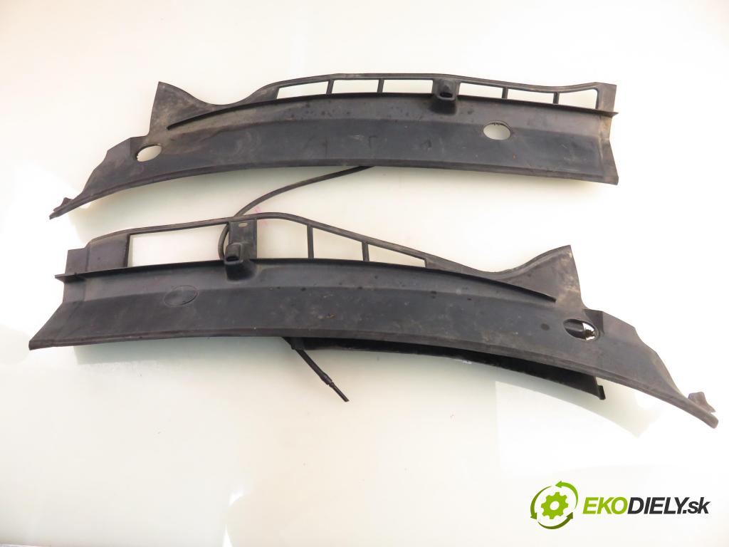 SKODA OCTAVIA I (1U2) LIFTBACK 2003 66,00 1.9 TDI - ALH 1896,00 Torpédo, plast pod čelné okno 1U0819403A ; 1U0819404A (Torpédo (plast pod čelným sklom))