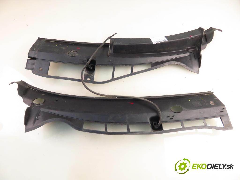 SKODA OCTAVIA I (1U2) LIFTBACK 2003 66,00 1.9 TDI - ALH 1896,00 Torpédo, plast pod čelné okno 1U0819403A ; 1U0819404A (Torpédo (plast pod čelným sklom))