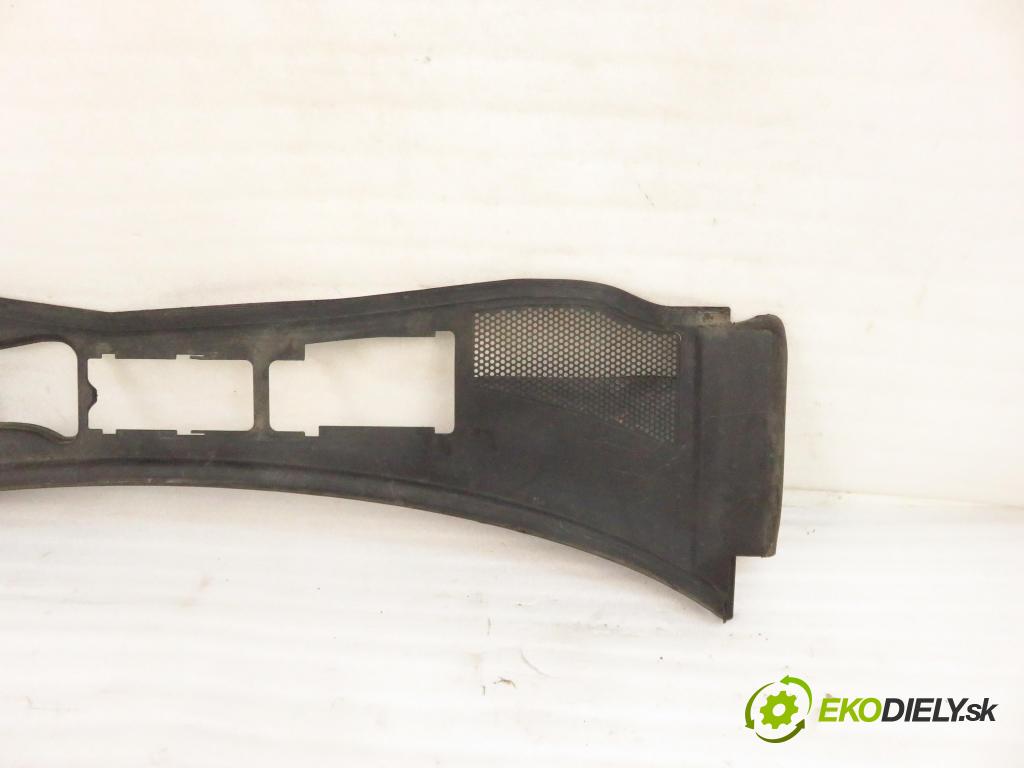 VW PASSAT B5.5 Variant (3B6) KOMBI 2003 96,00 1.9 TDI - AWX 1896,00 Torpédo, plast pod čelné okno 3B1819417D (Torpédo (plast pod čelným sklom))