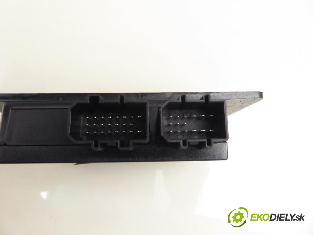 VW PASSAT B5.5 (3B3) SEDAN 2002 74,00 1.9 TDI PD 101 - AVB 1896,00 MODUL komfortu 1C0959799B