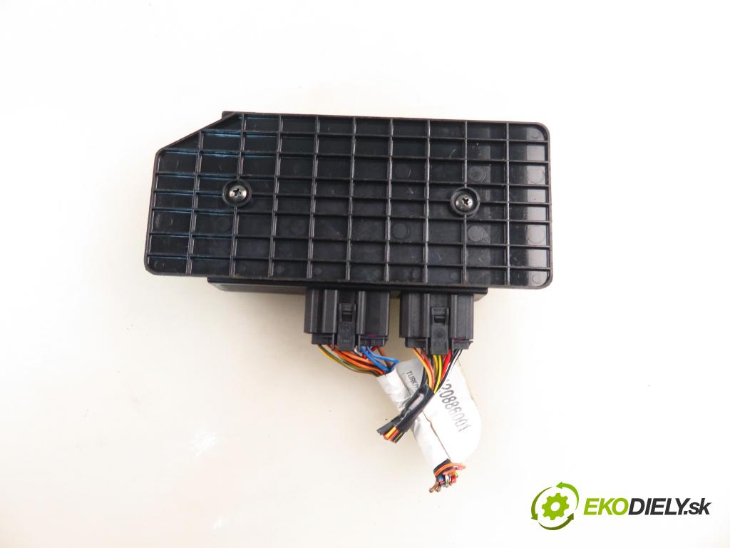 VW PASSAT B5.5 (3B3) SEDAN 2002 74,00 1.9 TDI PD 101 - AVB 1896,00 MODUL komfortu 1C0959799B