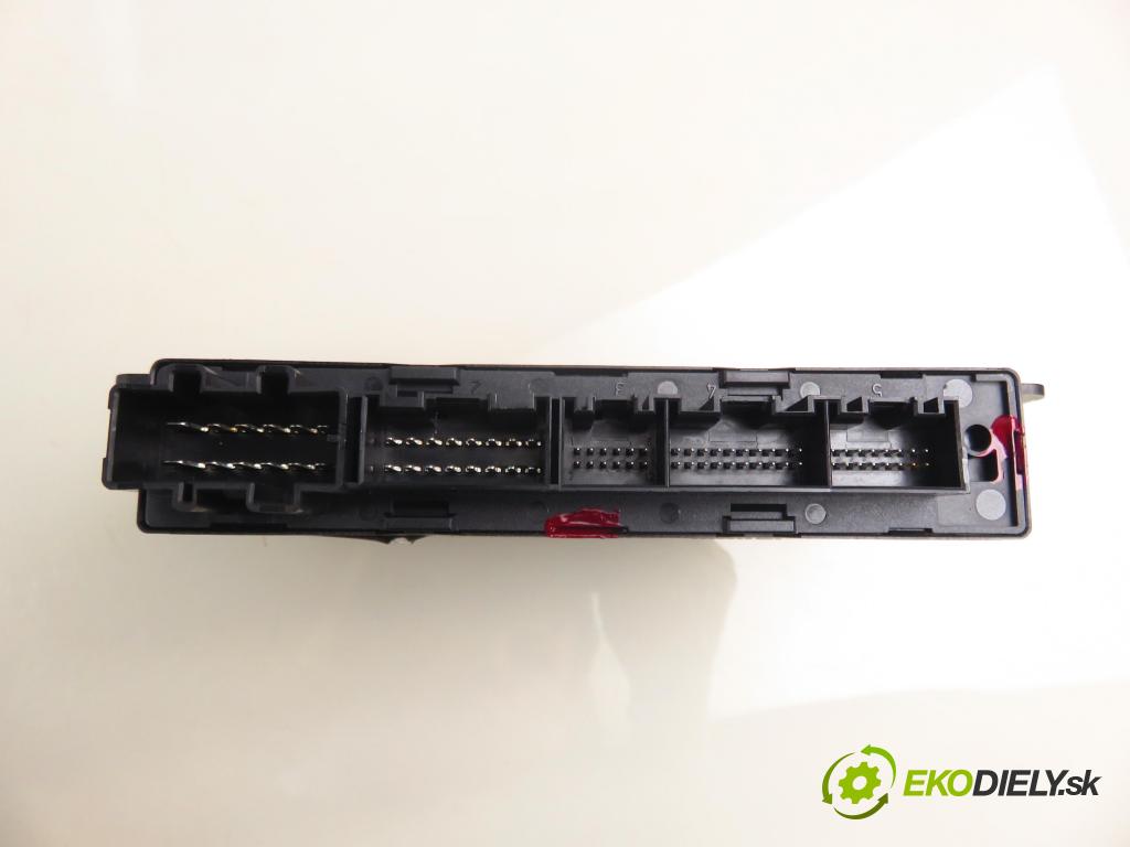 AUDI A4 (8E2, B6) SEDAN 2003 74,00 1.9 TDI PD 101 - AVB 1896,00 MODUL komfortu 8E0959433AH