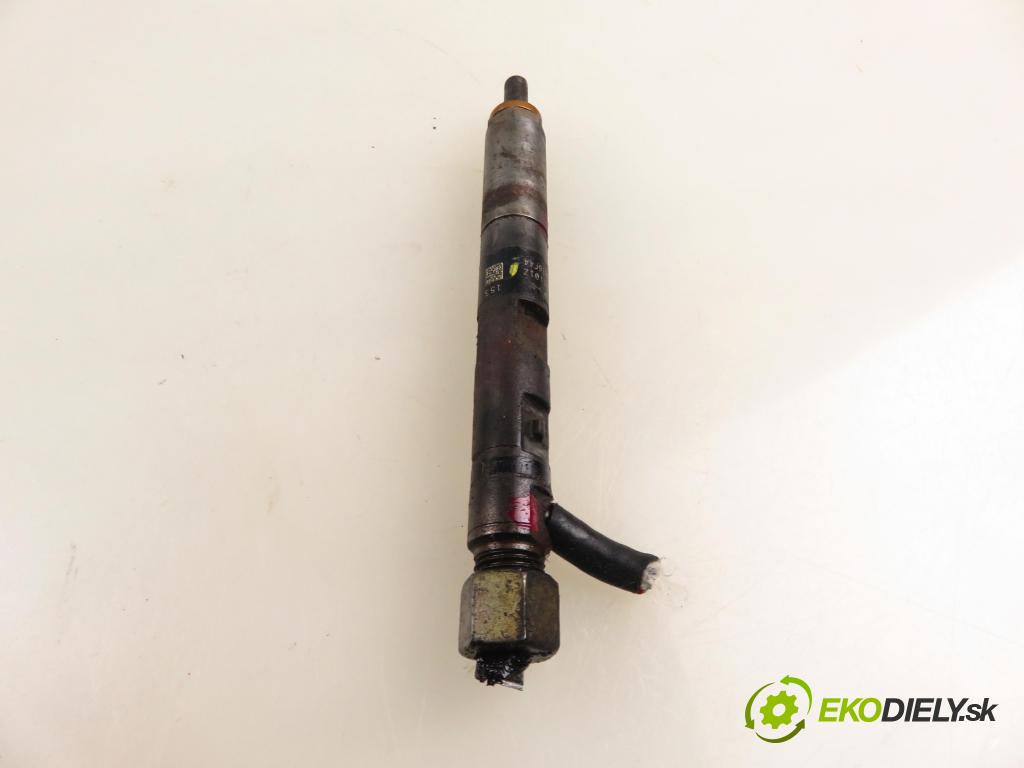 RENAULT CLIO II (BB_, CB_) HB 2004 48,00 1.5 dCi 65 - K9K 704 1461,00 vstrekovač EJBR02101Z ; 8200240244 ; 8200049876 (Vstrekovač paliva)
