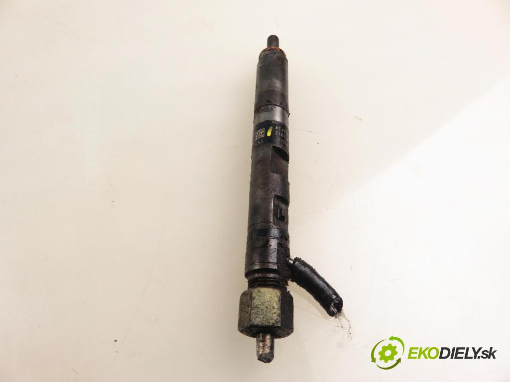 RENAULT CLIO II (BB_, CB_) HB 2004 48,00 1.5 dCi 65 - K9K 704 1461,00 vstrekovač EJBR02101Z ; 8200240244 ; 8200049876 (Vstrekovač paliva)