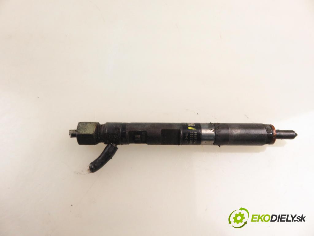 RENAULT CLIO II (BB_, CB_) HB 2004 48,00 1.5 dCi 65 - K9K 704 1461,00 vstrekovač EJBR02101Z ; 8200240244 ; 8200049876 (Vstrekovač paliva)