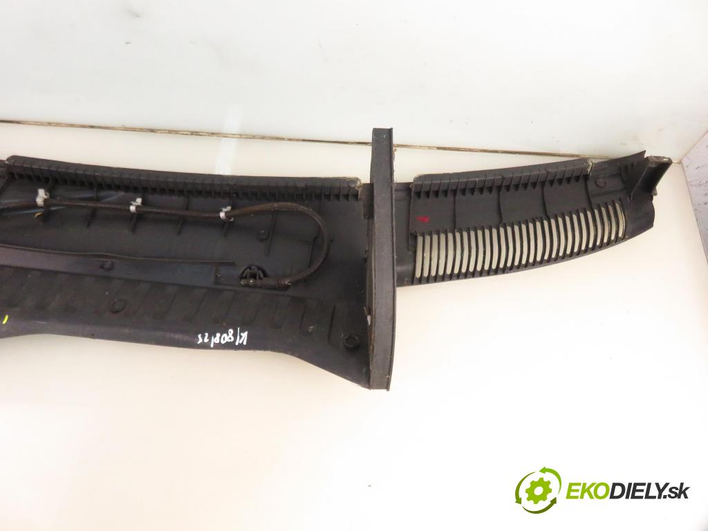 OPEL CORSA C (X01) HB 2004 44,00 1 - Z 10 XEP 998,00 Torpédo, plast pod čelné okno 09116435 (Torpédo (plast pod čelným sklom))