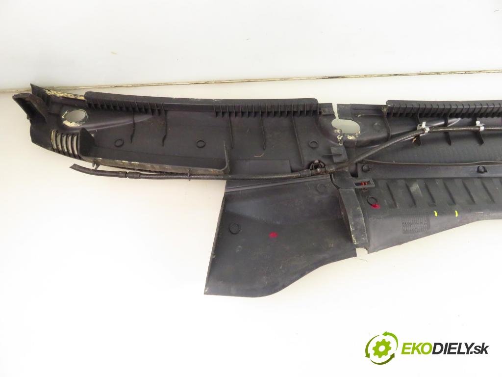 OPEL CORSA C (X01) HB 2004 44,00 1 - Z 10 XEP 998,00 Torpédo, plast pod čelné okno 09116435 (Torpédo (plast pod čelným sklom))