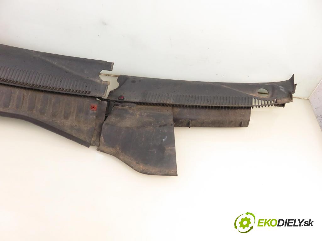 OPEL CORSA C (X01) HB 2000 43,00 1.0 12V 58 - Z 10 XE 973,00 Torpédo, plast pod čelné okno 09116435 (Torpédo (plast pod čelným sklom))