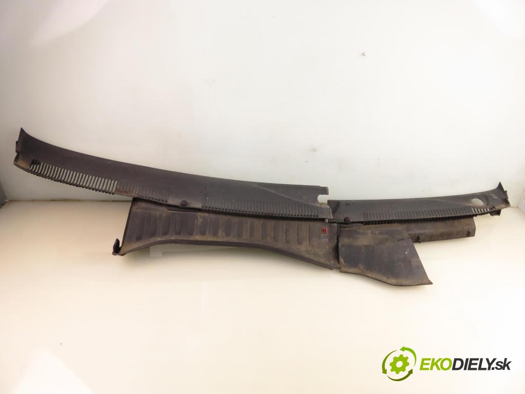 OPEL CORSA C (X01) HB 2000 43,00 1.0 12V 58 - Z 10 XE 973,00 Torpédo, plast pod čelné okno 09116435 (Torpédo (plast pod čelným sklom))