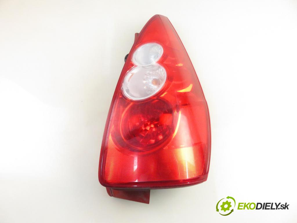 MAZDA 5 (CR19) MINIVAN 2006 105,00 2.0 MZR-CD 143 - RF7J 1998,00 Svetlo pravé zadné C23551150