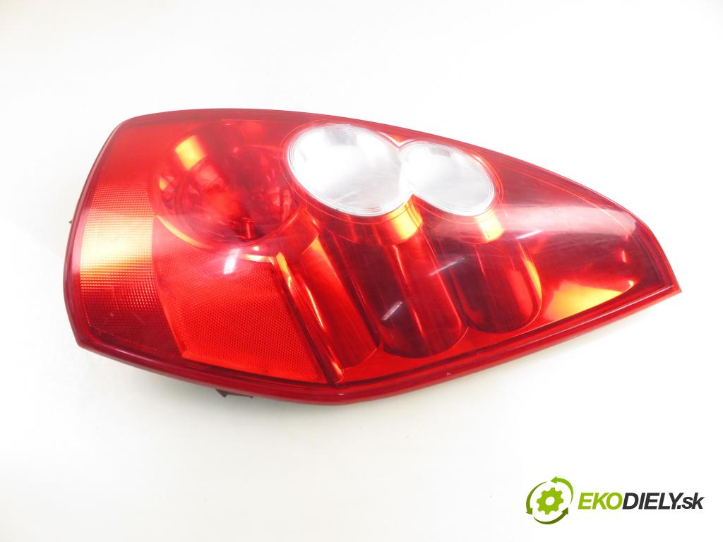 MAZDA 5 (CR19) MINIVAN 2006 105,00 2.0 MZR-CD 143 - RF7J 1998,00 Svetlo pravé zadné C23551150