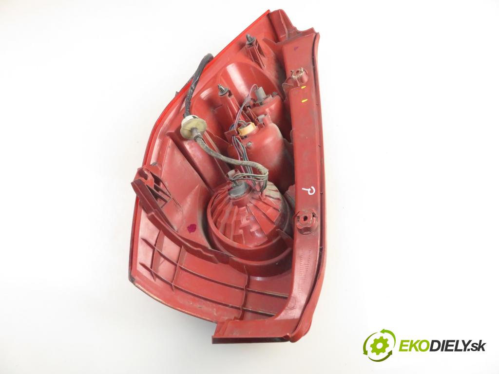MAZDA 5 (CR19) MINIVAN 2006 105,00 2.0 MZR-CD 143 - RF7J 1998,00 Svetlo pravé zadné C23551150