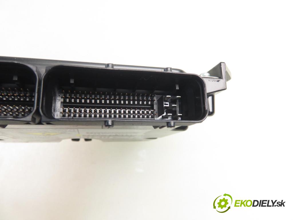 MAZDA 5 (CR19) MINIVAN 2006 105,00 2.0 MZR-CD 143 - RF7J 1998,00 Riadiaca jednotka Motor 2758006681 ; RF7P18881P