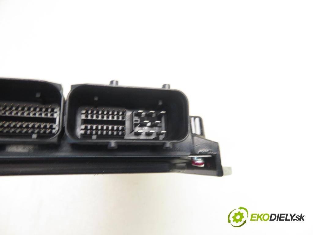 MAZDA 5 (CR19) MINIVAN 2006 105,00 2.0 MZR-CD 143 - RF7J 1998,00 Riadiaca jednotka Motor 2758006681 ; RF7P18881P