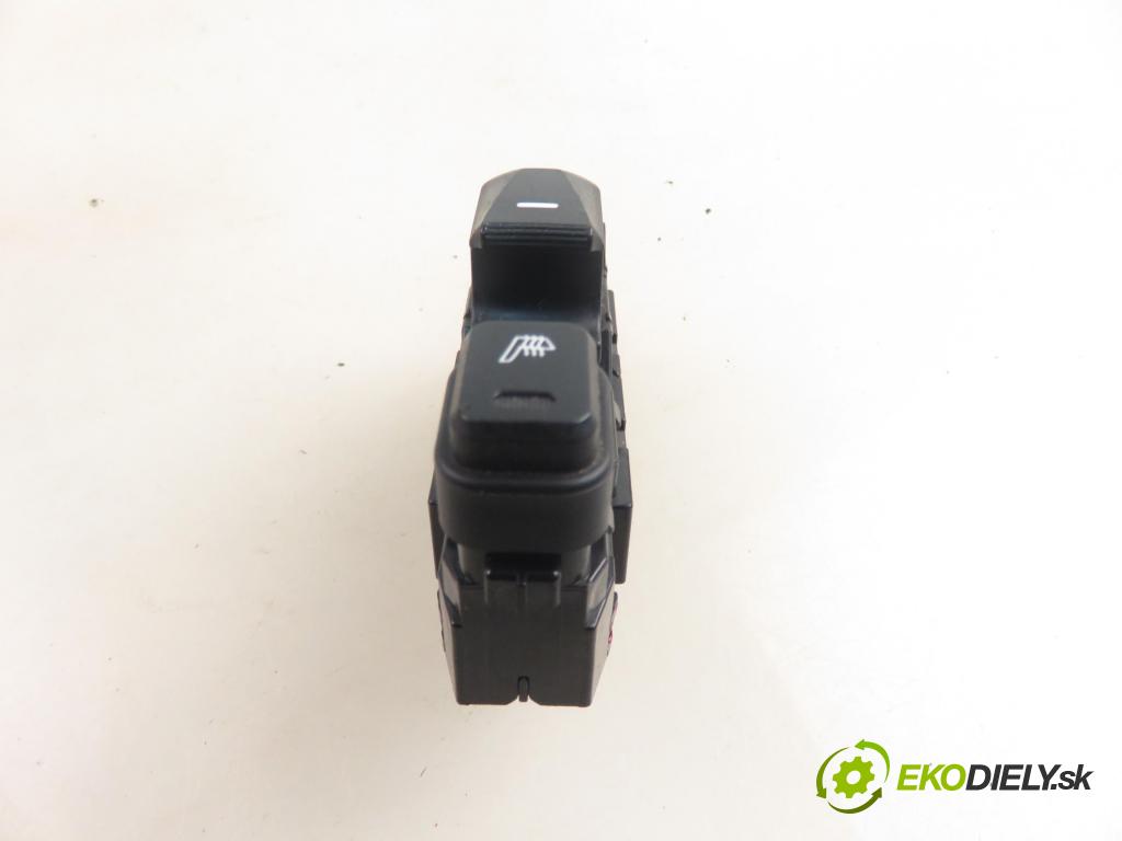 HYUNDAI ix35 (LM, EL, ELH) SUV 2011 135,00 2.0 CRDi 4WD 184 - D4HA 1995,00 prepínač vyhrievania sedačky 3835211310