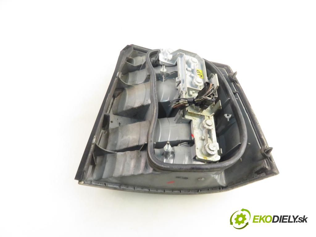 OPEL VECTRA C (Z02) SEDAN 2002 74,00 2.0 DTI 16V 101 - Y 20 DTH 1995,00 Svetlo ľavé zadné