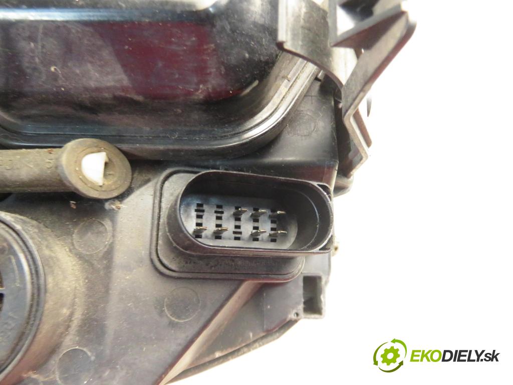 FORD FOCUS II (DA_, HCP) HB 2005 107,00 2.0 Flex 145 - SYDA 1999,00 světlo LP 4M5113W030AC