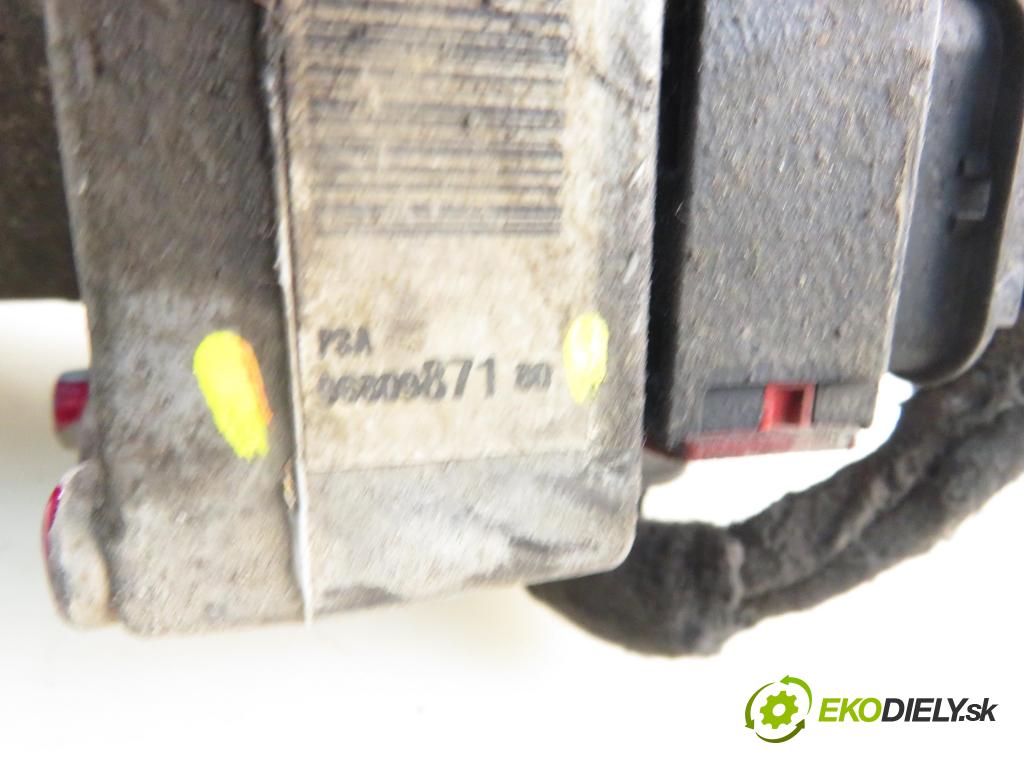 PEUGEOT 307 SW (3H) KOMBI 2006 80,00 1.6 HDI 110 - 9HZ (DV6TED4) 1560,00 Pumpa servočerpadlo 9680987180 ; A5097521B