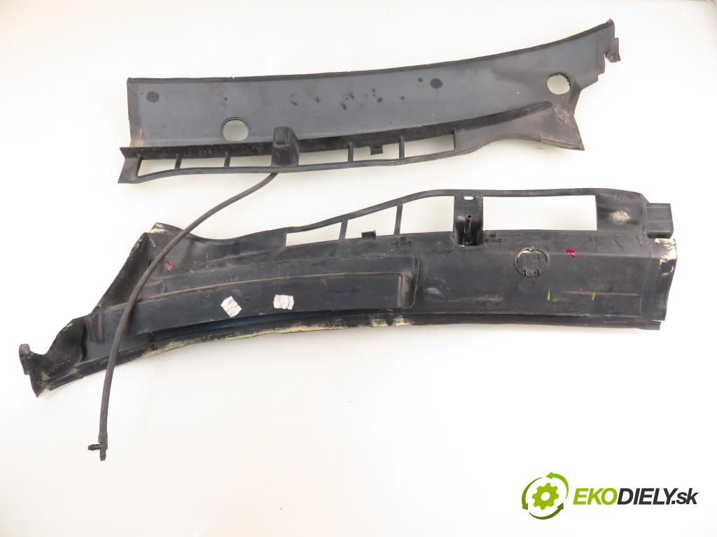 SKODA OCTAVIA I Combi (1U5) KOMBI 2004 74,00 1.9 TDI 4x4 - ATD 1896,00 torpédo plast pod čelní okno 1U0819404C ; 1U0819403C (Torpéda)