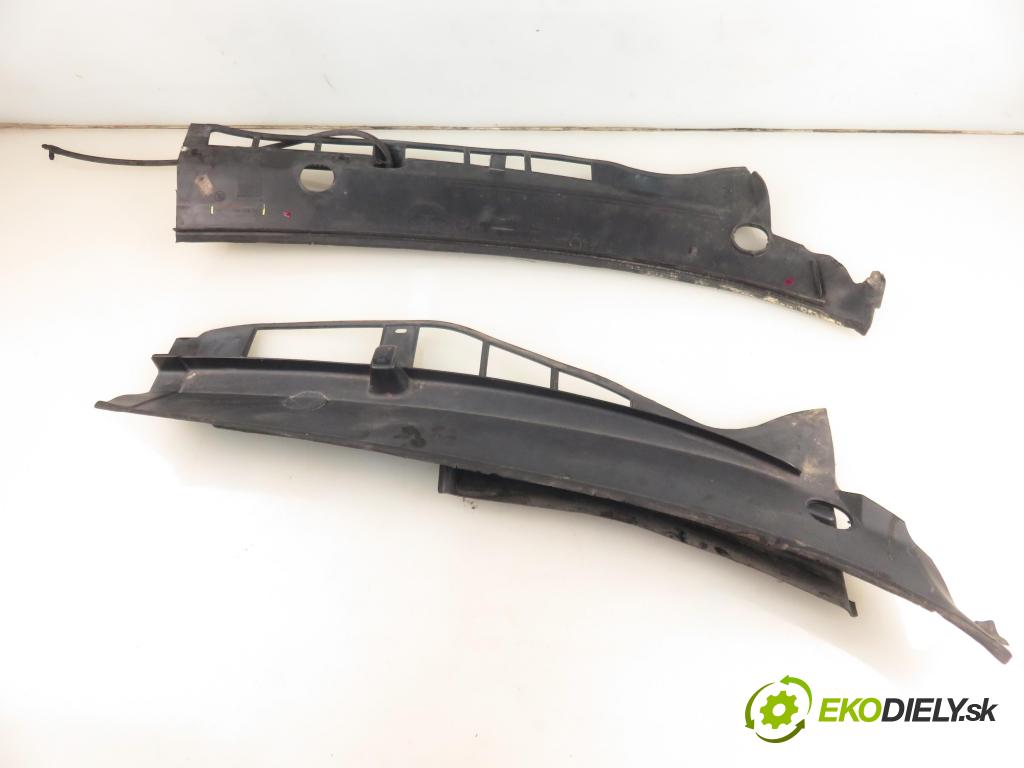 SKODA OCTAVIA I Combi (1U5) KOMBI 2004 74,00 1.9 TDI 4x4 - ATD 1896,00 torpédo plast pod čelní okno 1U0819404C ; 1U0819403C (Torpéda)