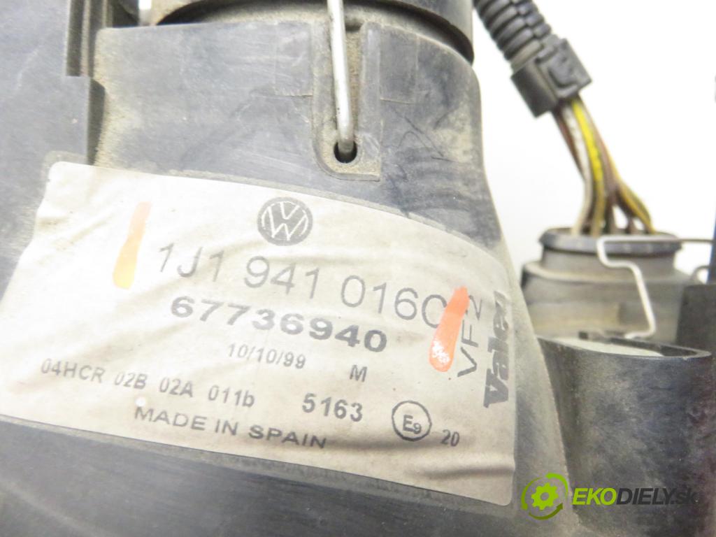 VW GOLF IV (1J1) HB 1999 55,00 1.4 16V - AHW 1390,00 Svetlo PP 1J1941016C
