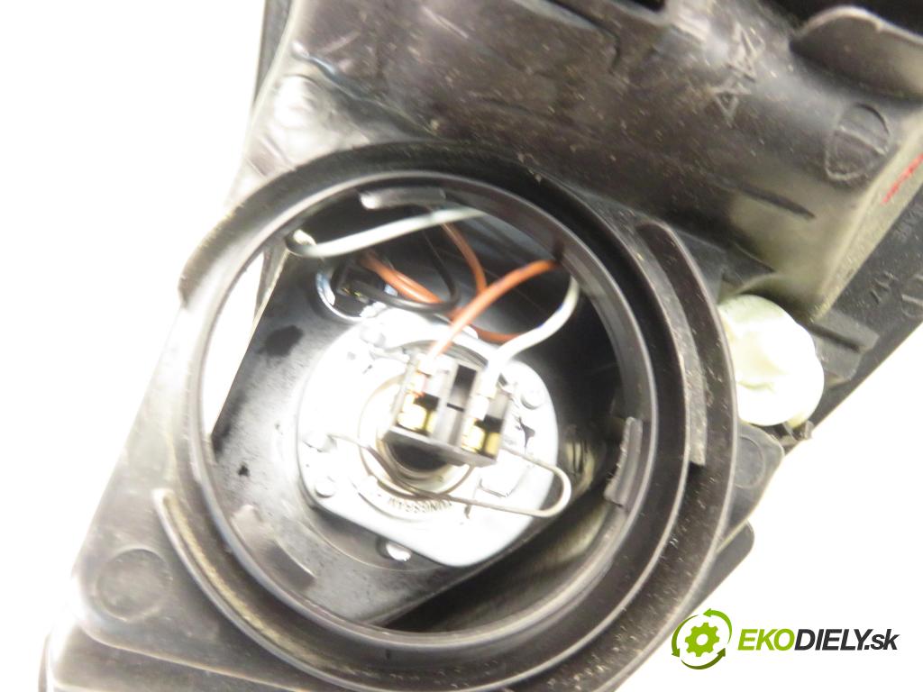 OPEL CORSA C (X01) HB 2001 43,00 1.0 12V 58 - Z 10 XE 973,00 Svetlo LP