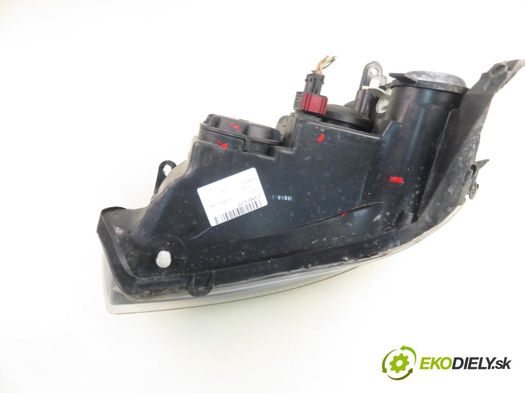 OPEL CORSA C (X01) HB 2001 43,00 1.0 12V 58 - Z 10 XE 973,00 Svetlo PP