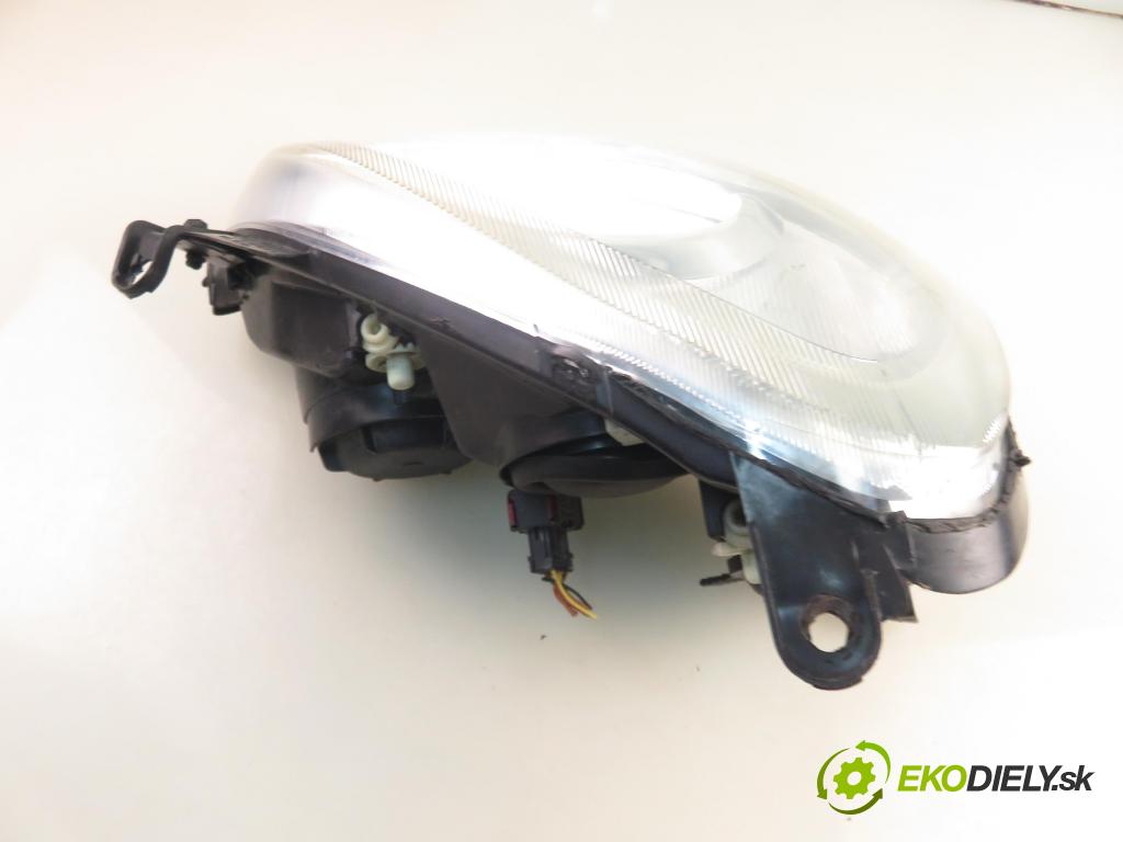 OPEL CORSA C (X01) HB 2001 43,00 1.0 12V 58 - Z 10 XE 973,00 Svetlo PP