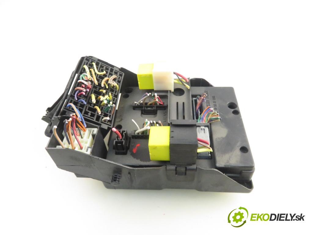RENAULT MEGANE I (BA0/1_) HB 2001 70,00 1.4 16V 95 - K4J 750 1390,00 MODUL BSI 8200029340B
