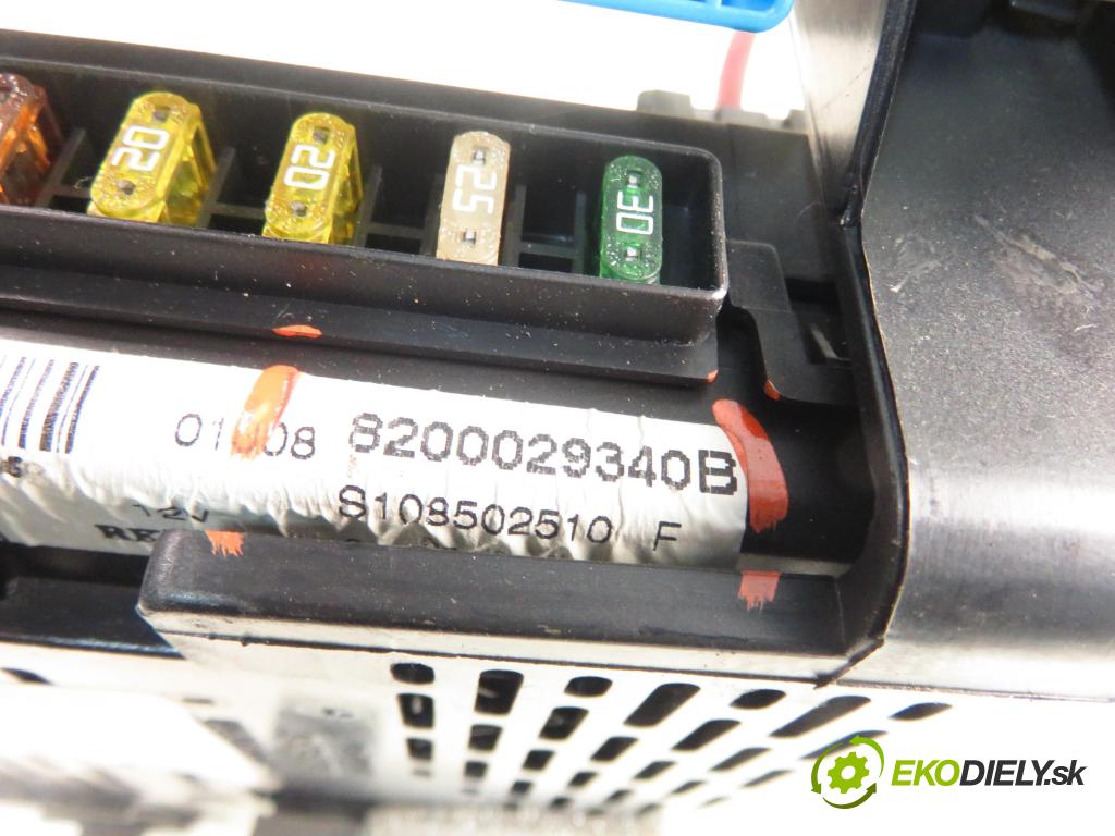 RENAULT MEGANE I (BA0/1_) HB 2001 70,00 1.4 16V 95 - K4J 750 1390,00 MODUL BSI 8200029340B