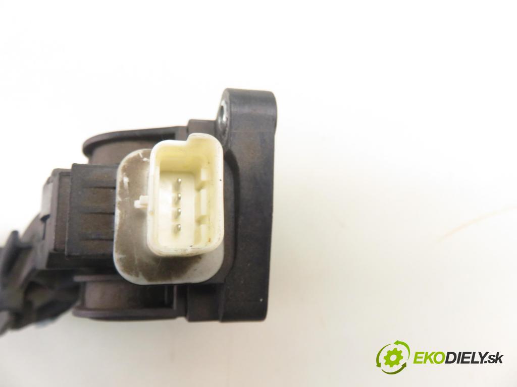 CITROEN C4 I (LC_) HB 2006 80,00 1.6 HDi - 9HY (DV6TED4) 1560,00 potenciometr plynového pedálu 0280755001 ; 9650889180 ; F00C3E2429 (Pedály)