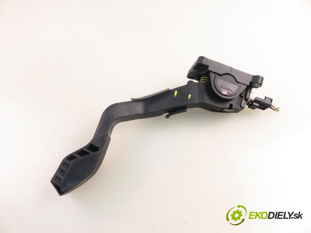 CITROEN C4 I (LC_) HB 2006 80,00 1.6 HDi - 9HY (DV6TED4) 1560,00 Potenciometer plynu 0280755001 ; 9650889180 ; F00C3E2429 (Potenciometer plynového pedálu)