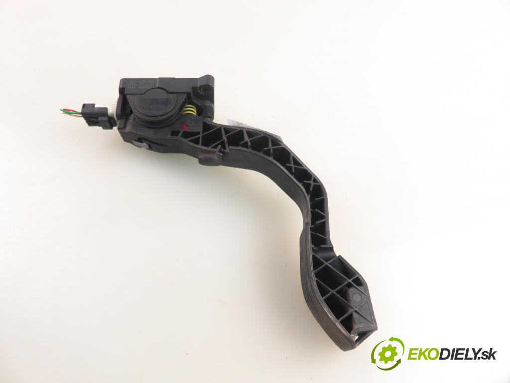 CITROEN C4 I (LC_) HB 2006 80,00 1.6 HDi - 9HY (DV6TED4) 1560,00 Potenciometer plynu 0280755001 ; 9650889180 ; F00C3E2429 (Potenciometer plynového pedálu)
