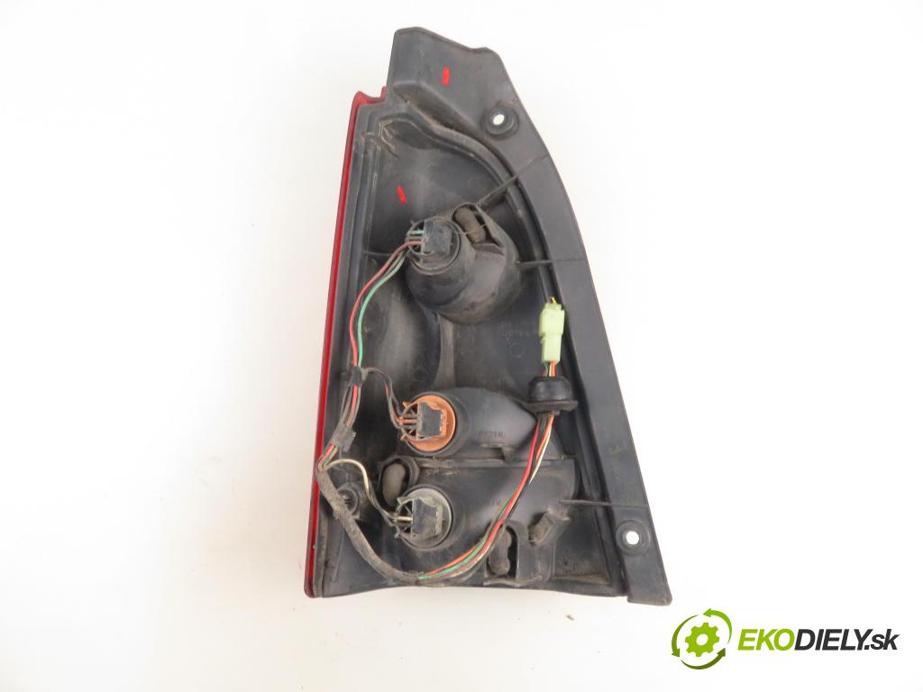 OPEL AGILA (A) (H00) HB 2003 43,00 1.0 12V - Z 10 XE 973,00 světlo pravé zadní
