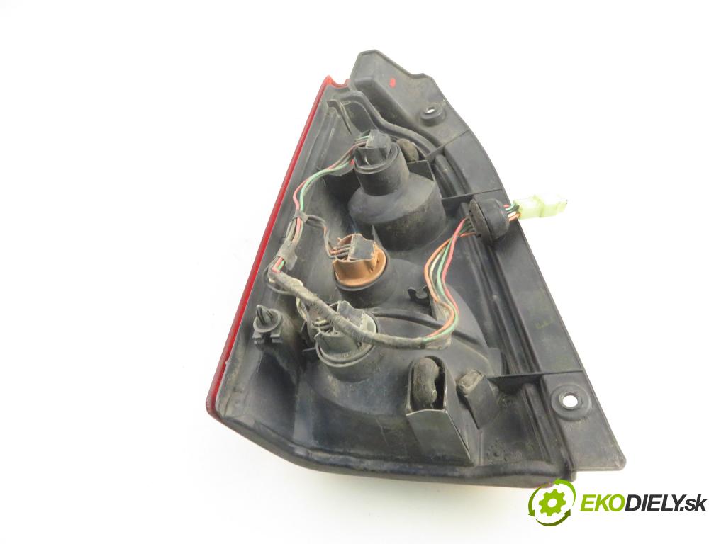 OPEL AGILA (A) (H00) HB 2003 43,00 1.0 12V - Z 10 XE 973,00 světlo pravé zadní